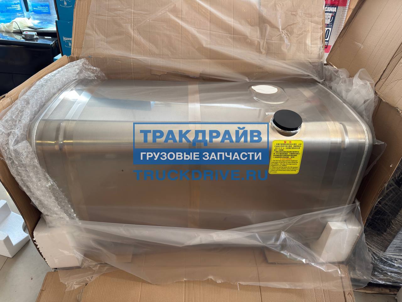 Фото SITRAK WG9925550666 бак топливный левый с подогревом топлива для Ситрак C7H 600 л 700х700 мм