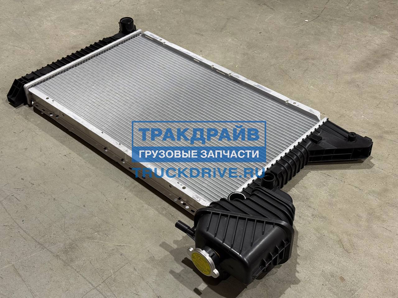 Фото SONDER 130040120 радиатор системы охлаждения Mercedes Sprinter