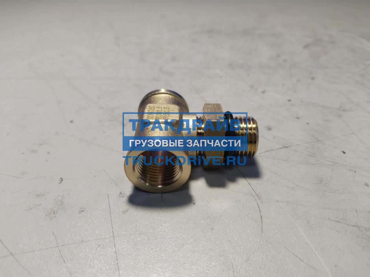Соединитель трубки ПВХ,полиамид d=16мм М16х1.5-М16х1.5 тройник