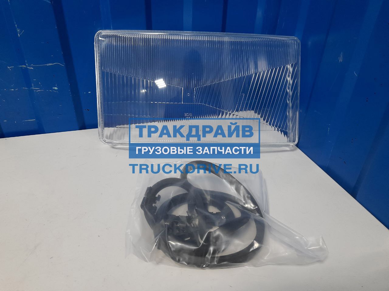 Фото TANGDE BS04A001501 стекло фары для автомобилей Скания 4 серии правое с уст.ком