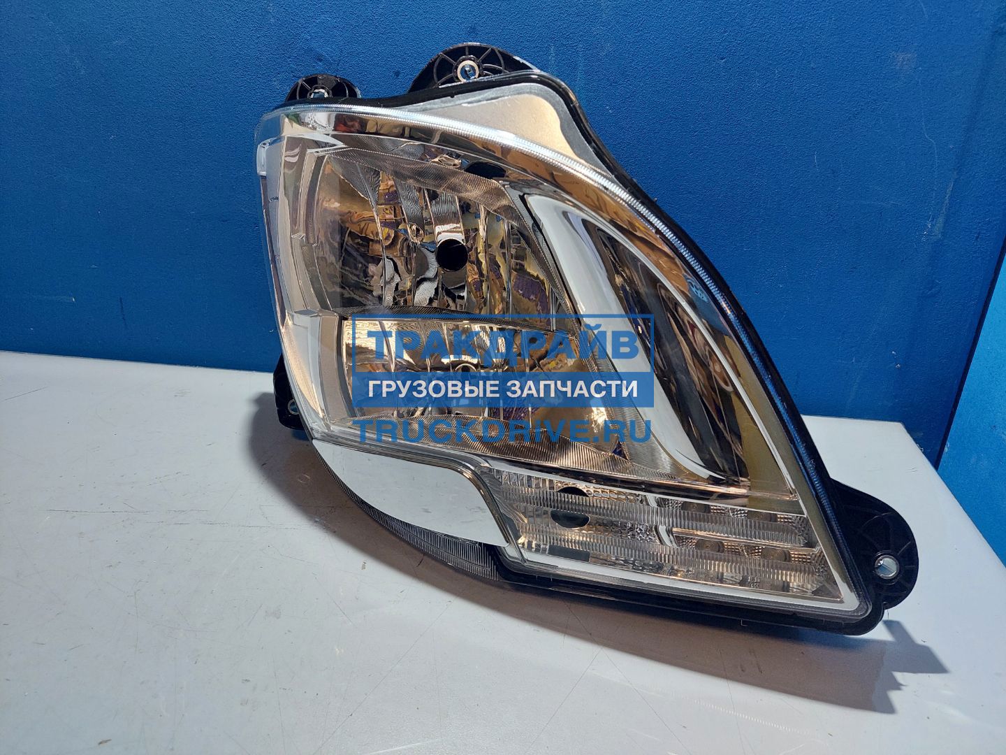 Фото TANGDE TD08A001002 фара правая без корректора и с LED дневным светом для DAF XF106
