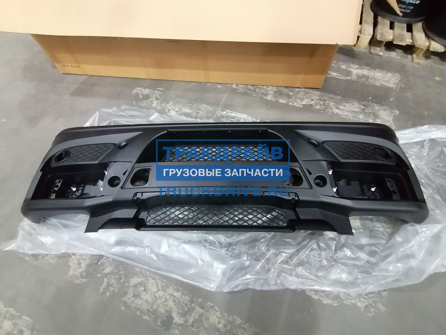 Фото TANGDE TI06C035001 бампер Iveco Eurocargo 560 мм (с вырезом под противотуманки)  1
