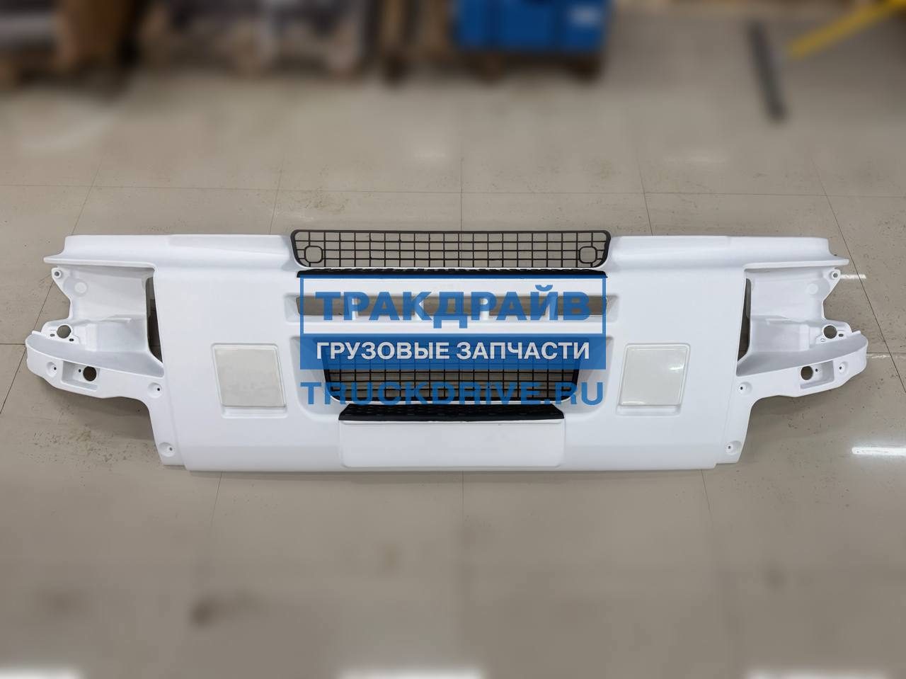 Фото TANGDE TR06C003003 бампер для Renault Premium DXI в сборе (с решетками и заглушками, белый)