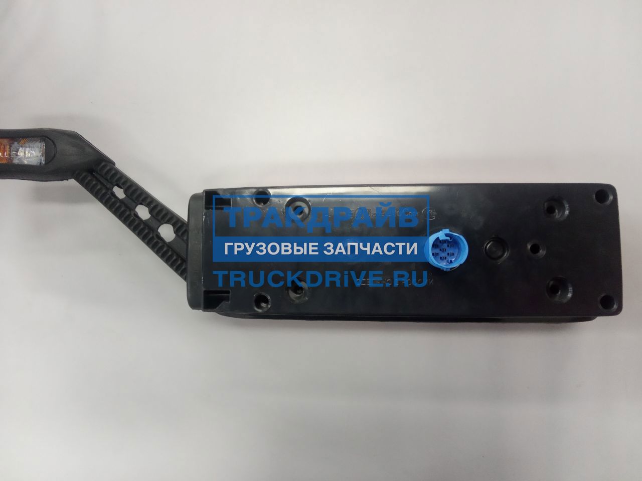 Фонарь Крона с рогом и разъемом EasyConn 1 x 7 правый U02805R ТЕХАВТОСВЕТ  купить недорого