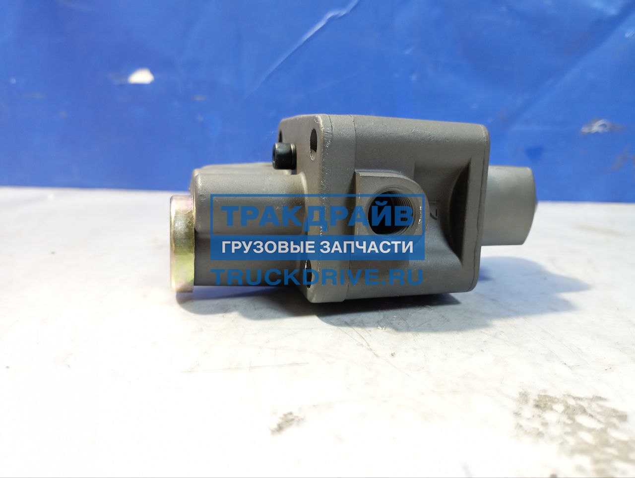 Фото TOPCOVER T02583002 клапан КПП ZF пневматический грузовиков Ман  