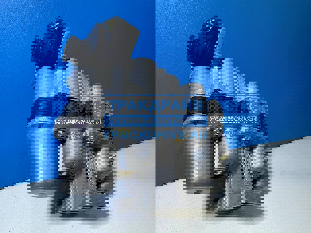 Фото TRUCKMASTER TM1522502 клапан 4-х контурный защитный для Ивеко Стралис