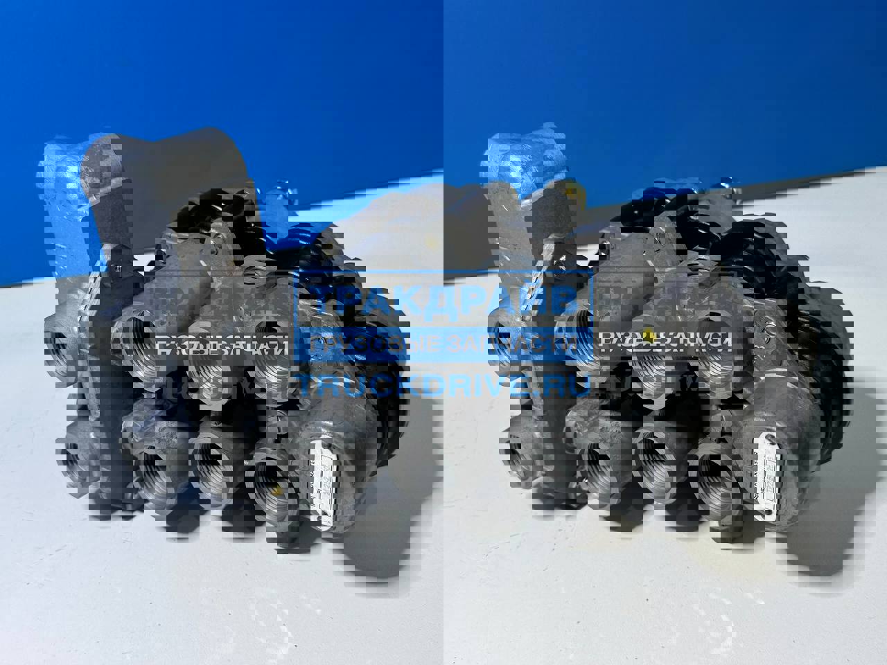 Фото TRUCKMASTER TM1522503 клапан 4-х контурный защитный для Renault Magnum 2