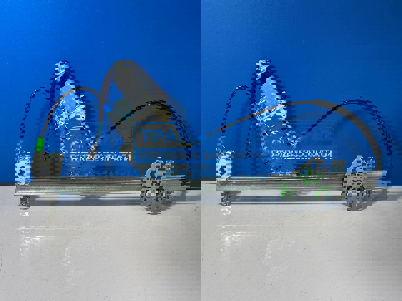 Фото TRUCKTEC 0153100 стеклоподъемник левой двери для Мерседес Актрос Мп2 Мп3