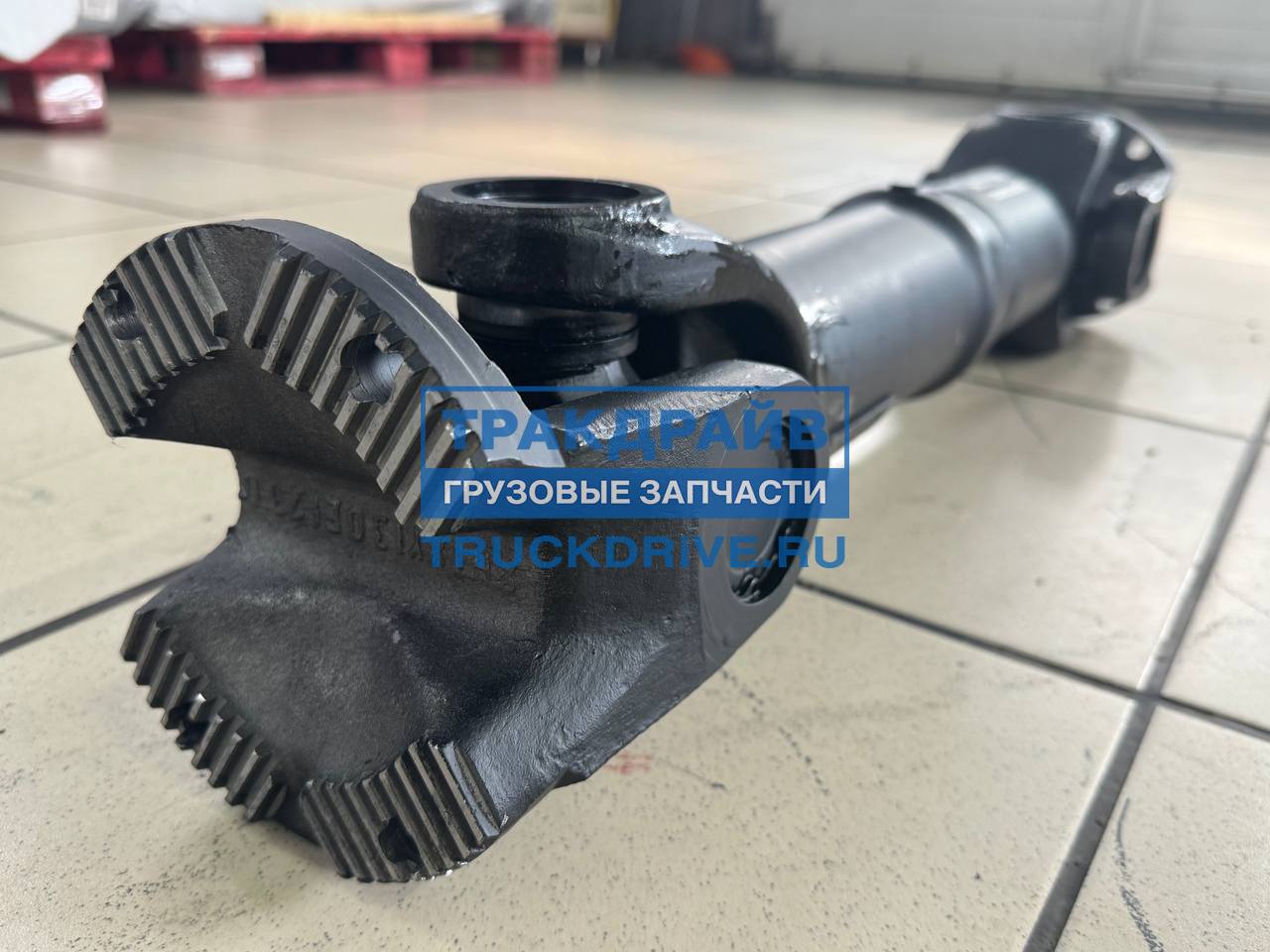 Вал карданный КАМАЗ межосевой 53205 L=709 4 отв с насеч (УКД)