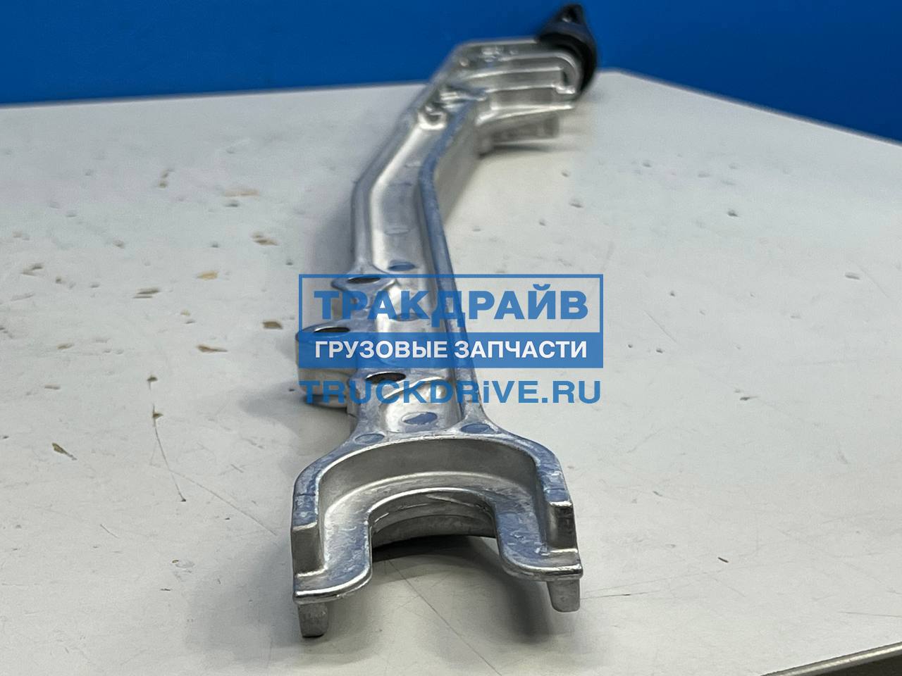 Кронштейн крепления спойлера грузовиков Вольво 20530282 VOLVO купить ...