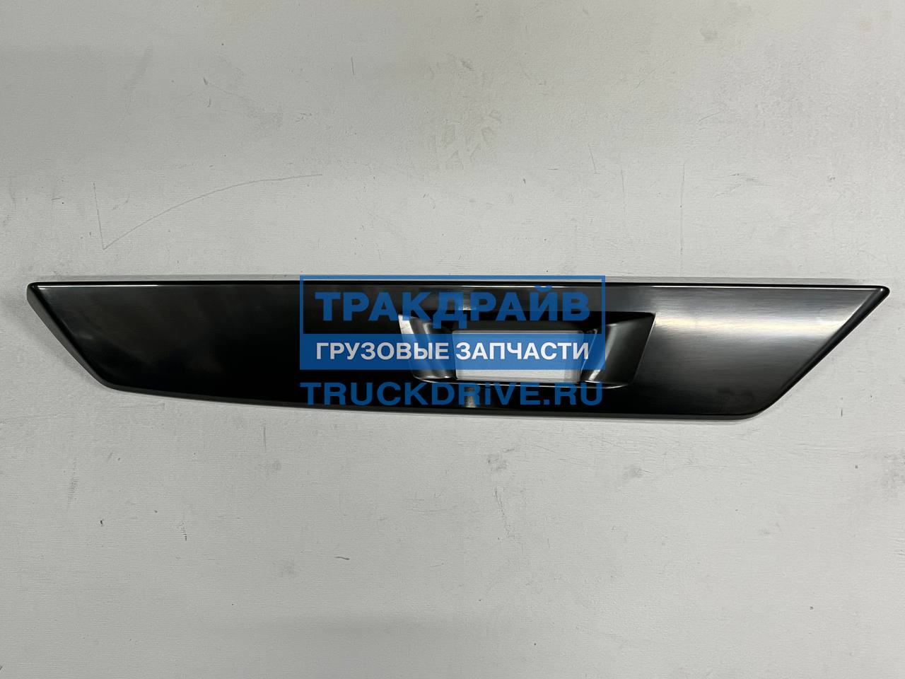 Накладка кронштейна правого зеркала Volvo FH4 21766009 VOLVO купить ...