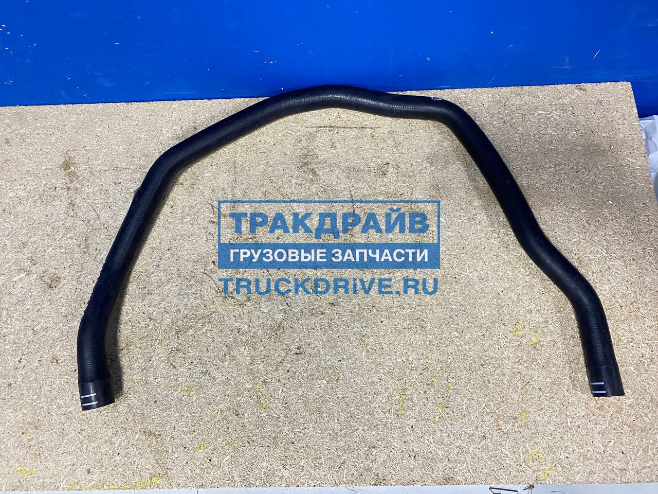 Патрубок радиатора Вольво ФМ4 от расширительного бачка 21801796 VOLVO ...