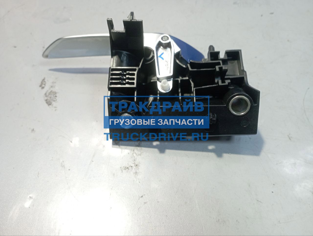 Ручка двери внутренняя правая Volvo FH4 84597792 VOLVO купить недорого