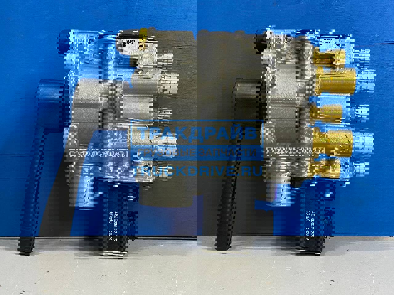 Кран Colas+ ручного управления пневмоподвеской прицепа Schmitz (черная ...