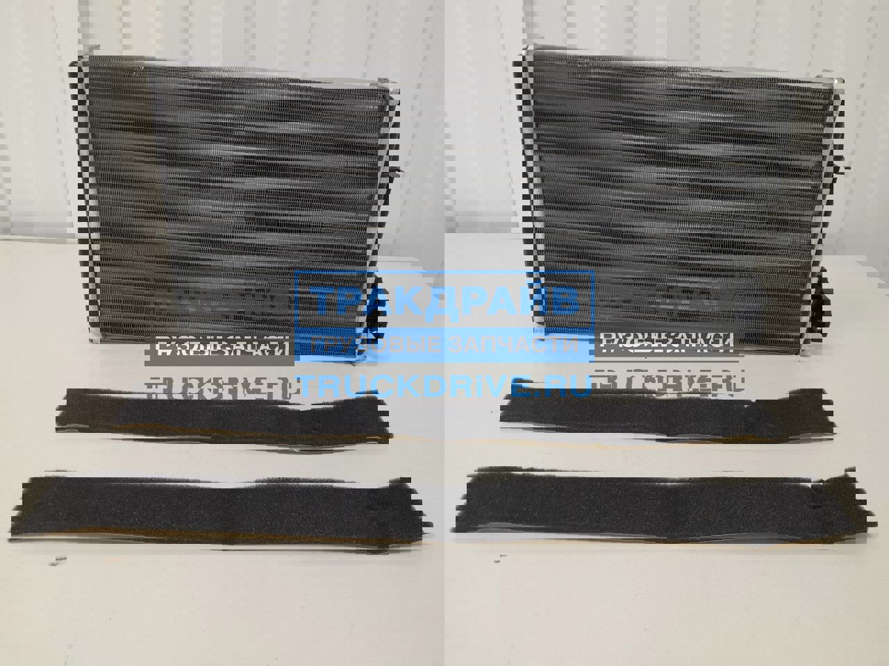 Фото ZAUFER 974N10025Z радиатор отопителя для Ман Ф2000 370х190х42 мм