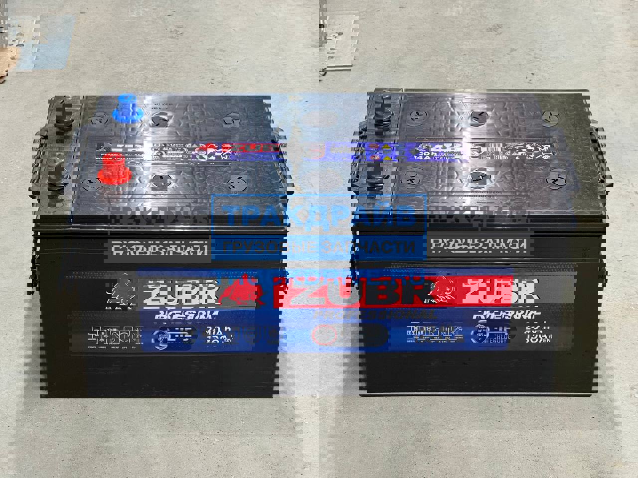 Фото ZUBR ZET2404 аккумулятор ZUBR Professional EFB 240Ah 12V 1300А R+ 518x274x237 (плоская крышка, для тягачей из Китая)