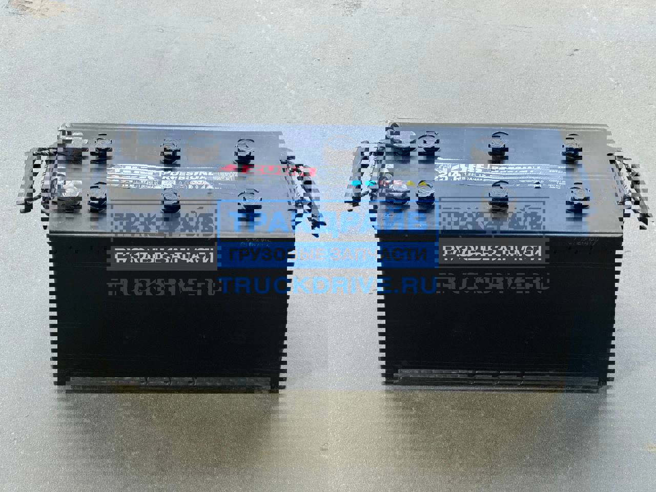 Фото ZUBR ZPT2204 аккумулятор ZUBR Professional 12В 220Ач 1300А R+ под болт