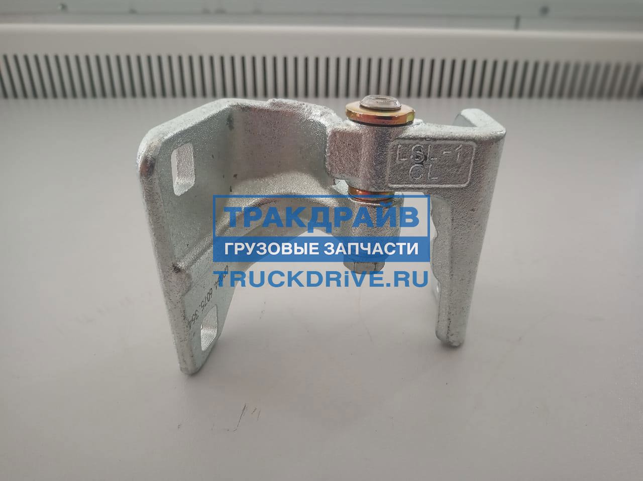 Петля левой двери верхняя Мерседес Актрос Аксор 4.63354 DT SPARE PARTS  купить недорого